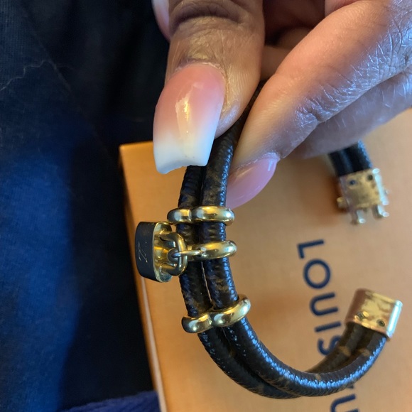 Louis Vuitton Lock it Twice Bracelet 17 - Picture 3 of 8